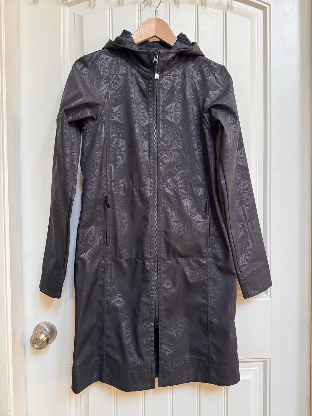 Lululemon Apres Yoga Hooded Jacket Black Dance In Snow Pattern. 4. FREE HEADBAND